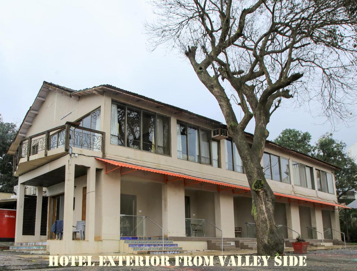 Hotel Girija Khandāla エクステリア 写真